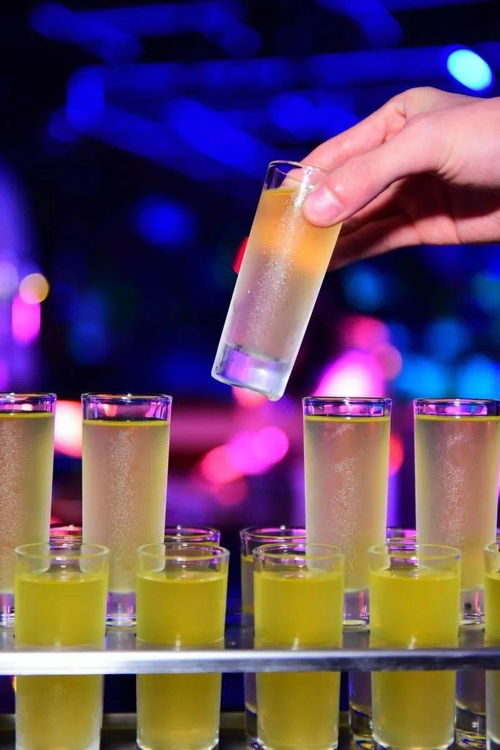 在辰色，捕捉實(shí)現(xiàn)快樂(lè)的一萬(wàn)種可能 微醺時(shí)刻的無(wú)限探索